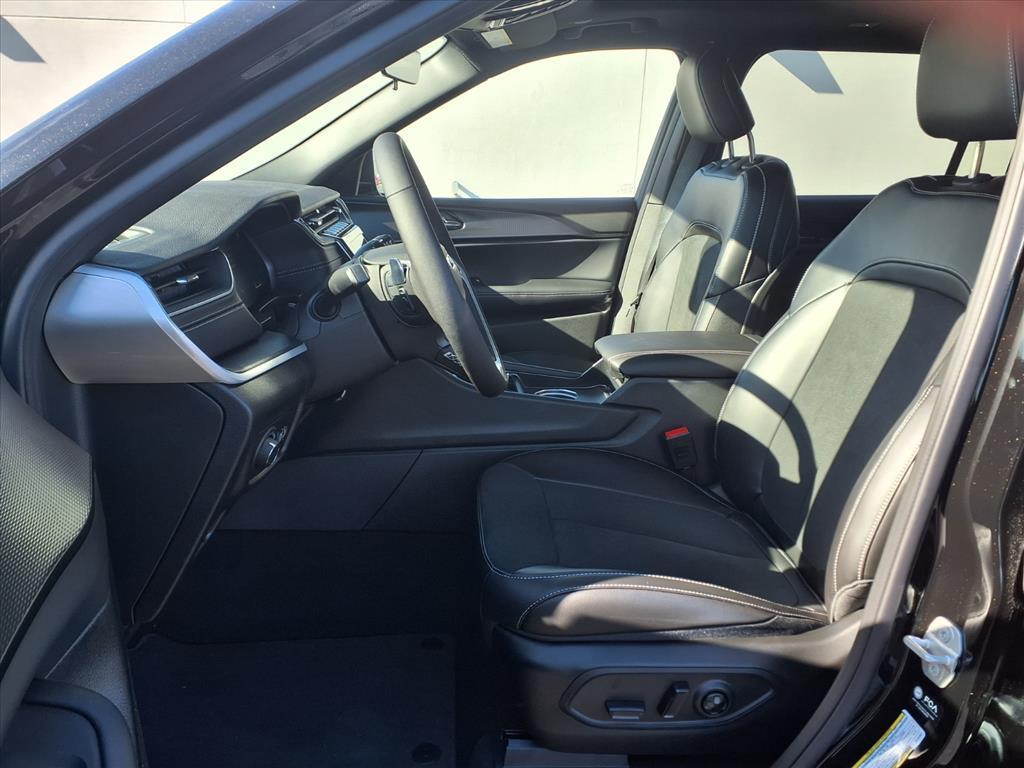 new 2025 Jeep Grand Cherokee L car, priced at $49,725