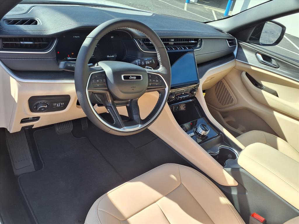 new 2025 Jeep Grand Cherokee car, priced at $46,200