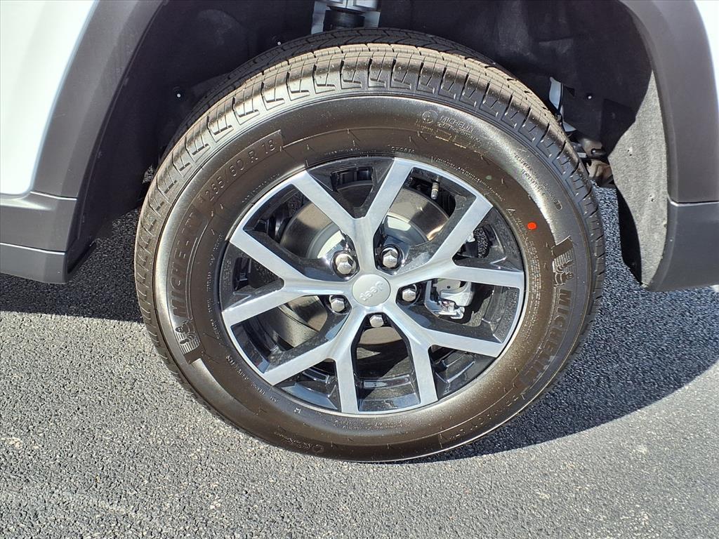 new 2025 Jeep Grand Cherokee car, priced at $46,200