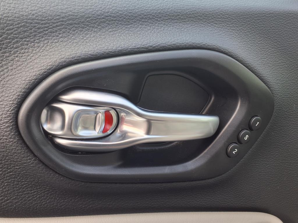 used 2021 Jeep Cherokee car, priced at $20,900
