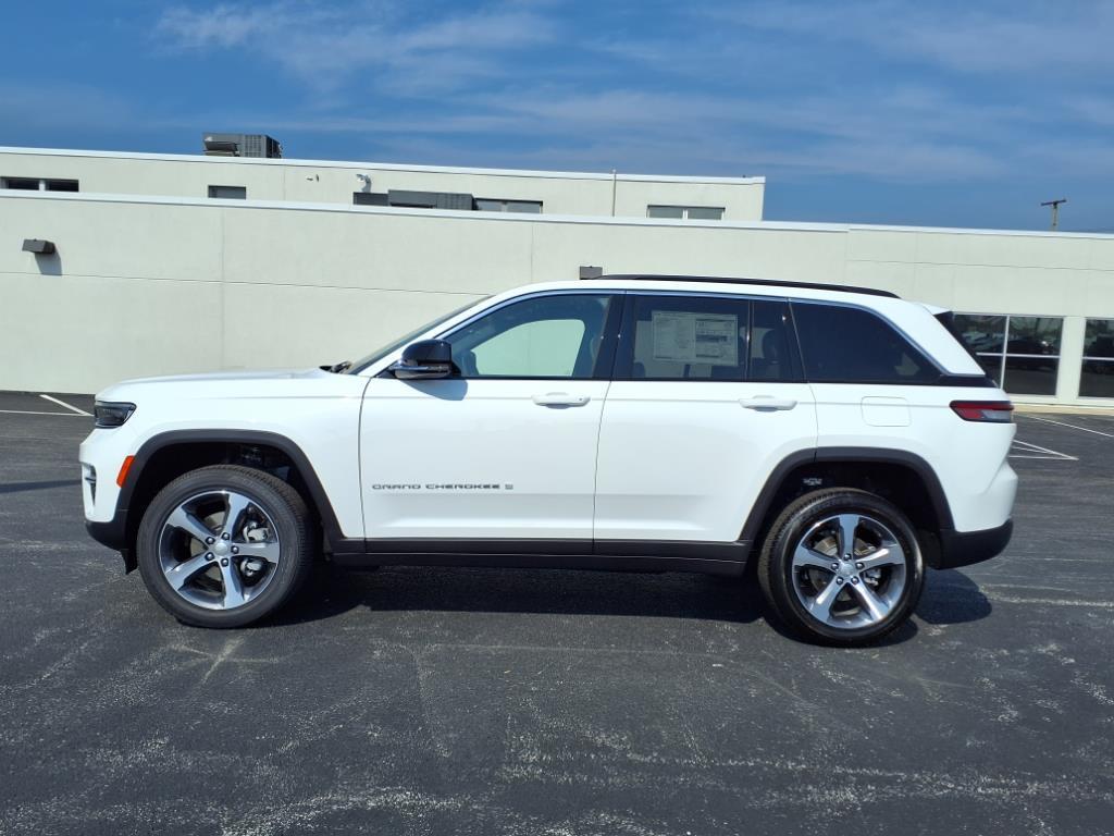 new 2025 Jeep Grand Cherokee car, priced at $48,525