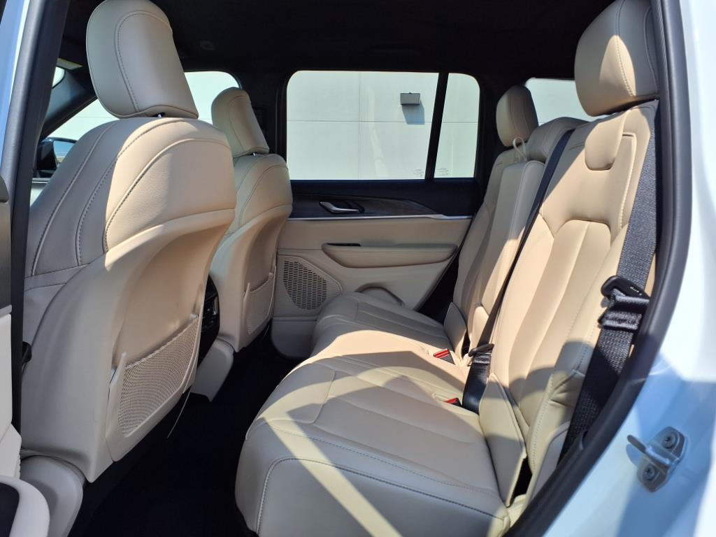 new 2025 Jeep Grand Cherokee car, priced at $48,525