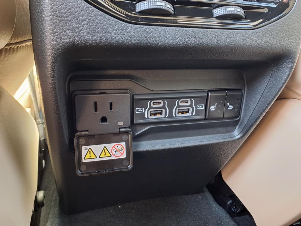 new 2025 Jeep Grand Cherokee car, priced at $48,525