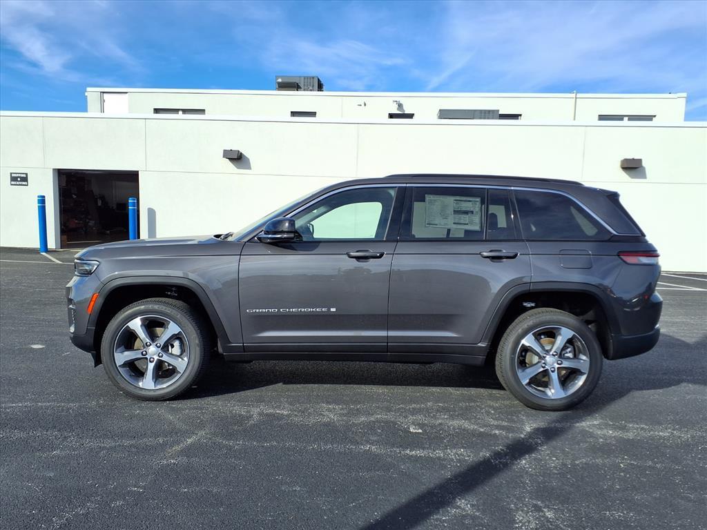 new 2025 Jeep Grand Cherokee car, priced at $49,220