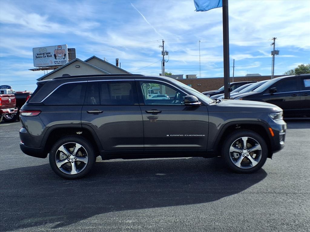 new 2025 Jeep Grand Cherokee car, priced at $49,220