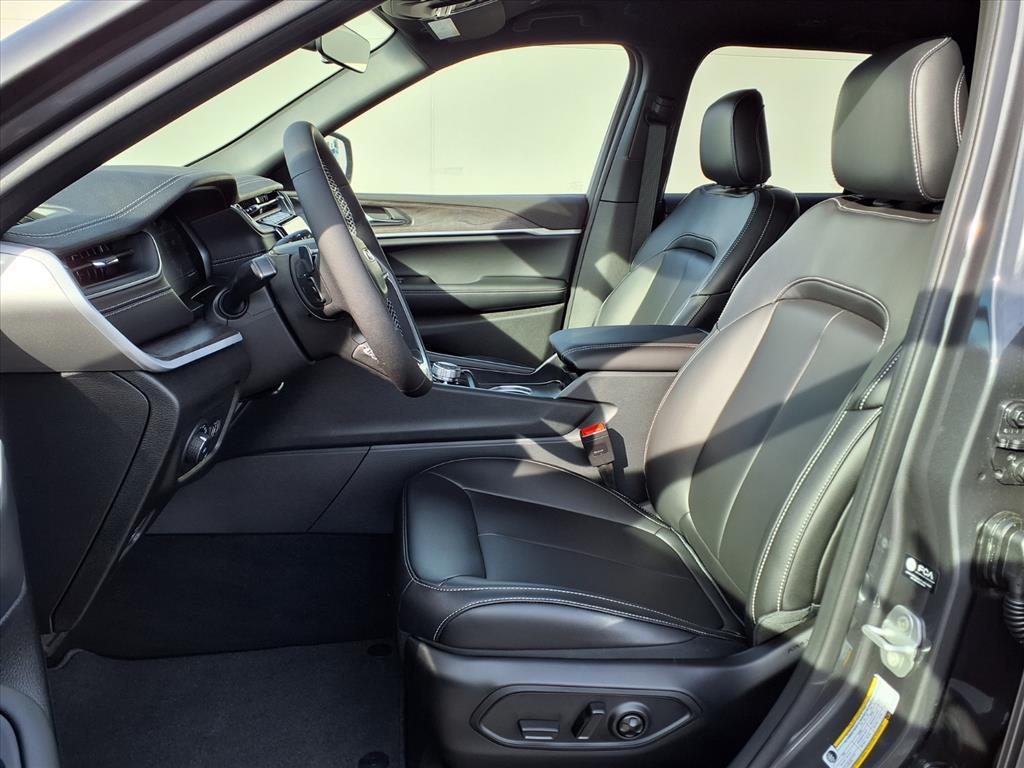 new 2025 Jeep Grand Cherokee car, priced at $49,220