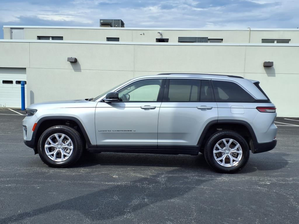 used 2022 Jeep Grand Cherokee car, priced at $33,790