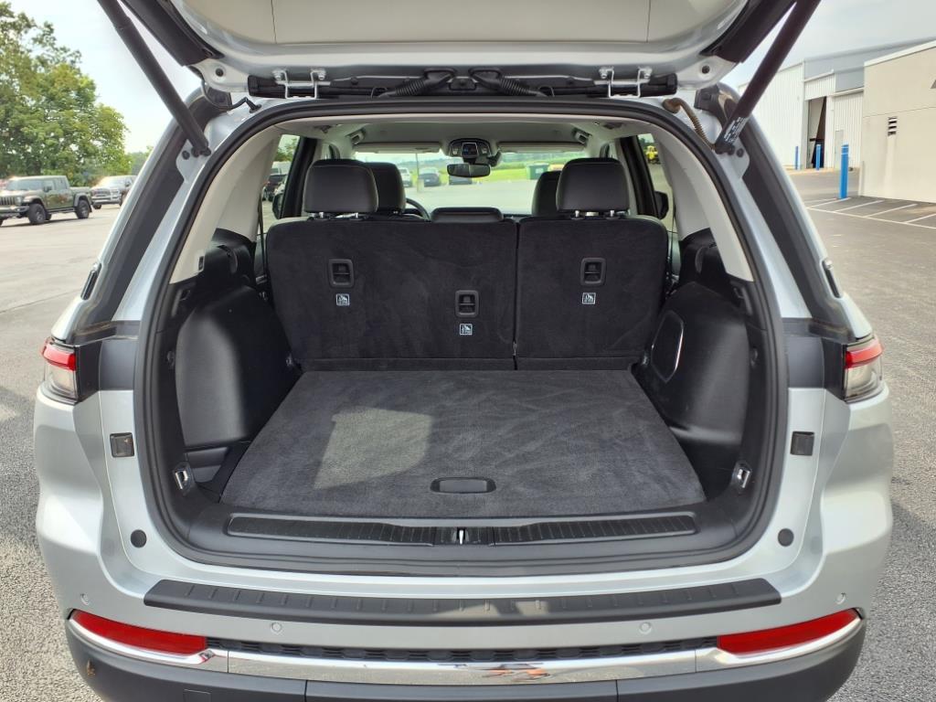 used 2022 Jeep Grand Cherokee car, priced at $33,790