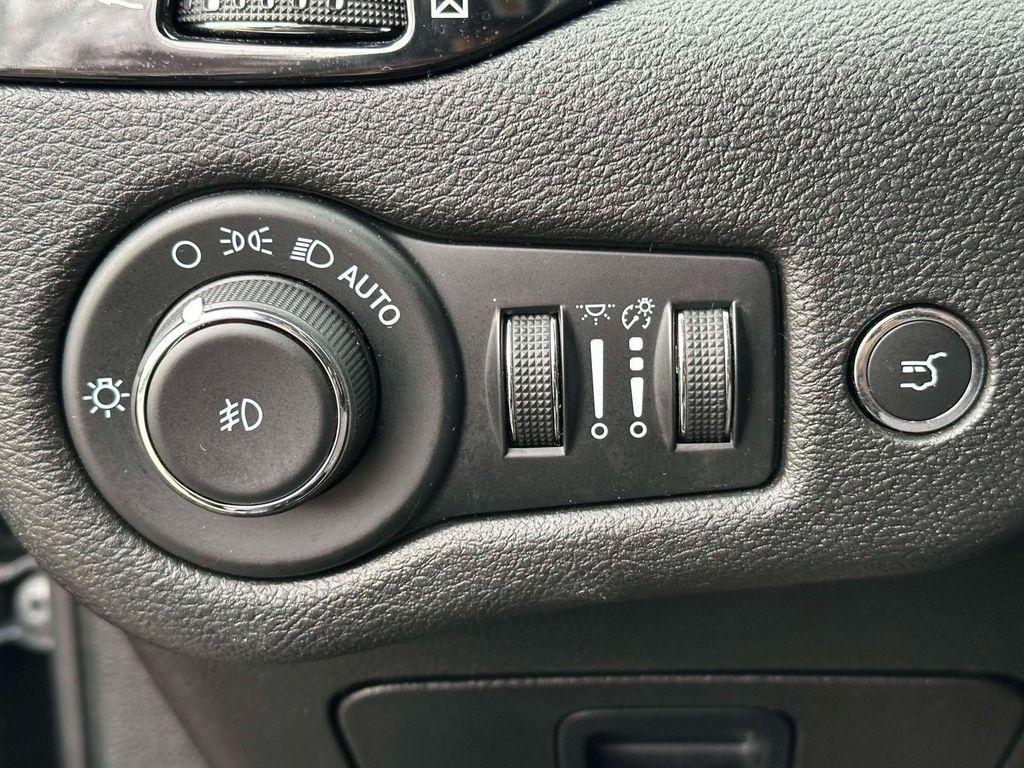 used 2023 Jeep Cherokee car, priced at $18,995