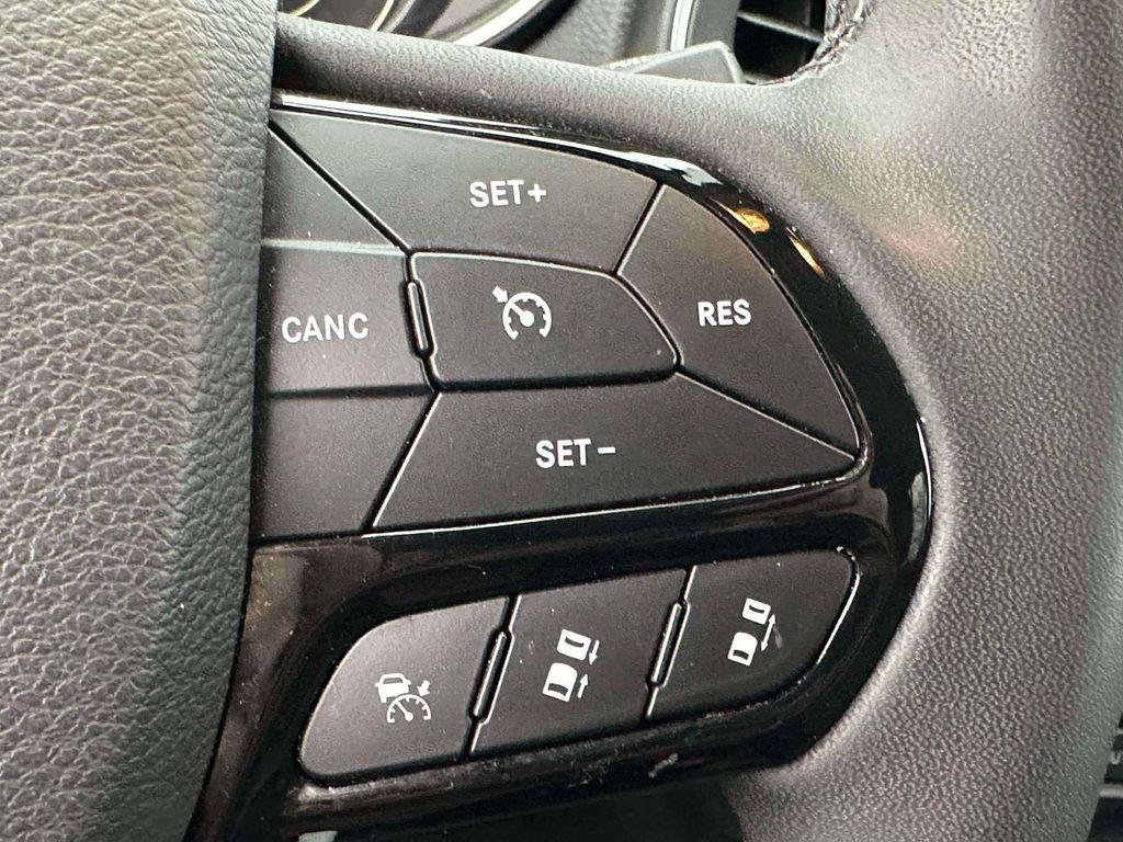 used 2023 Jeep Cherokee car, priced at $18,995