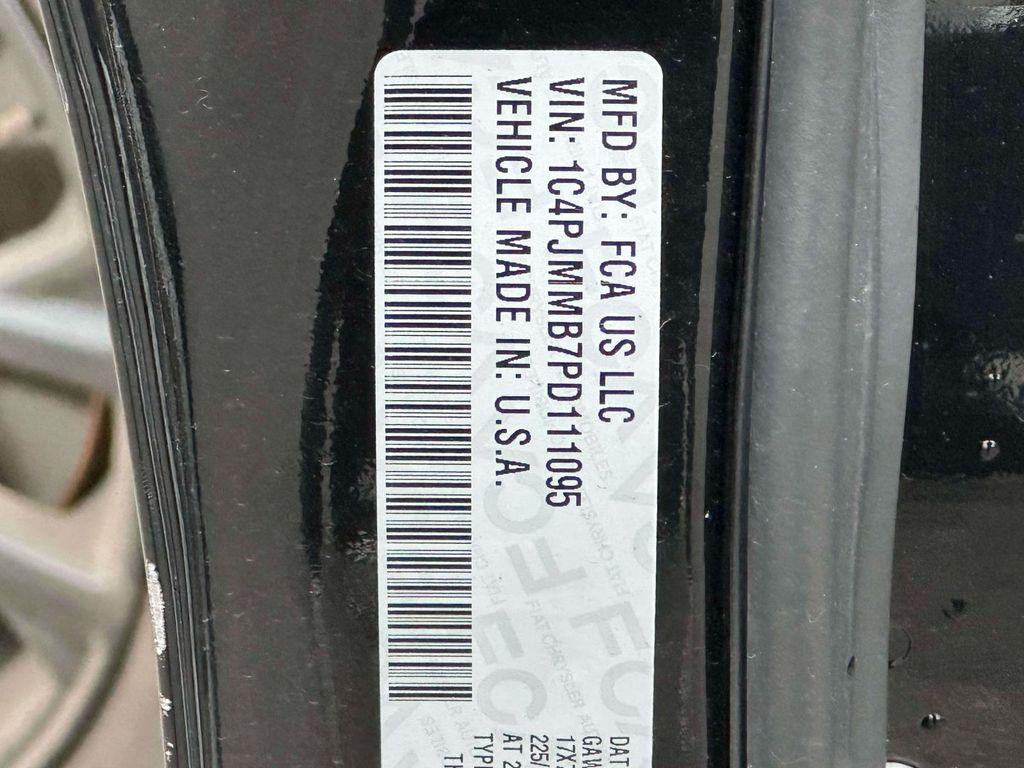 used 2023 Jeep Cherokee car, priced at $18,995