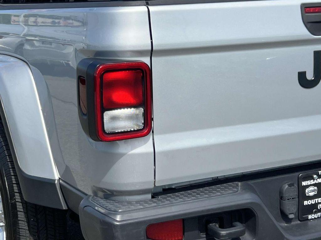 used 2022 Jeep Gladiator car, priced at $27,995