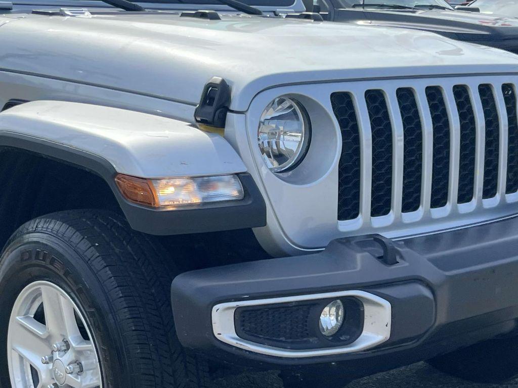 used 2022 Jeep Gladiator car, priced at $27,995