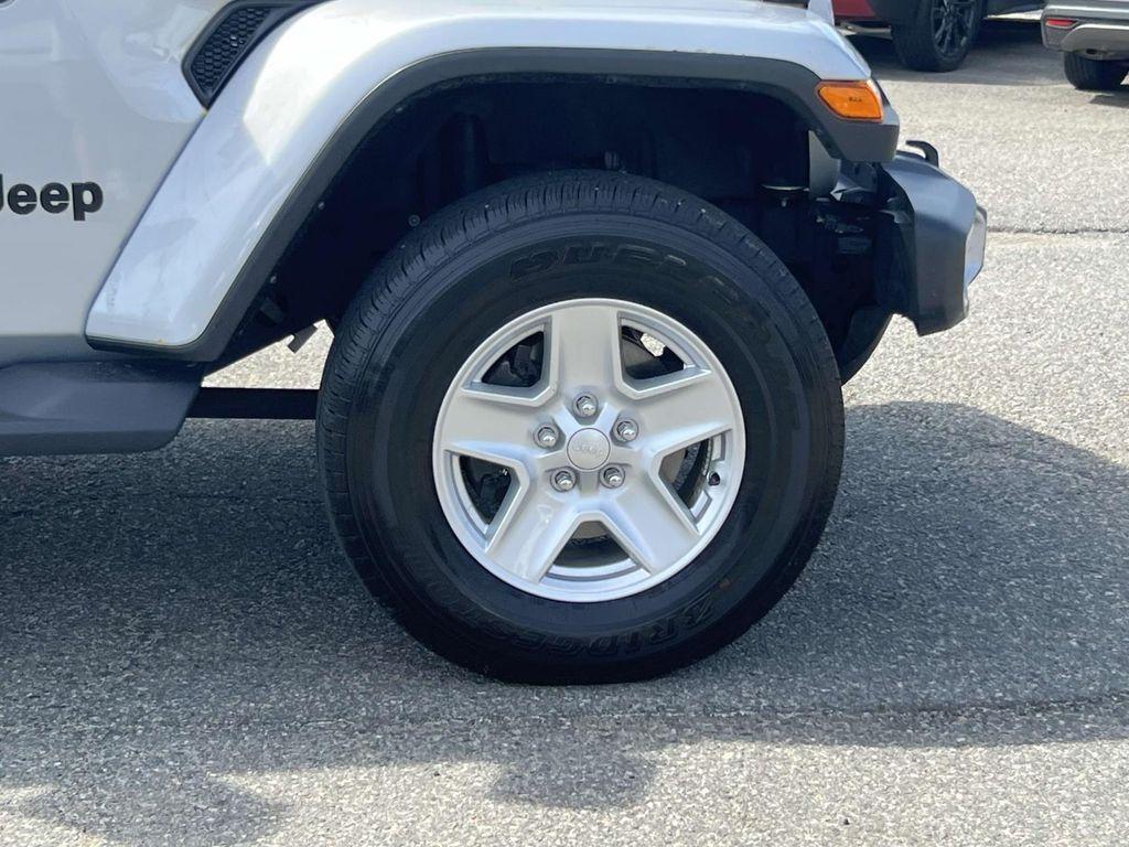used 2022 Jeep Gladiator car, priced at $27,995