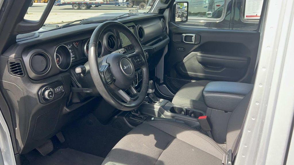 used 2022 Jeep Gladiator car, priced at $27,995
