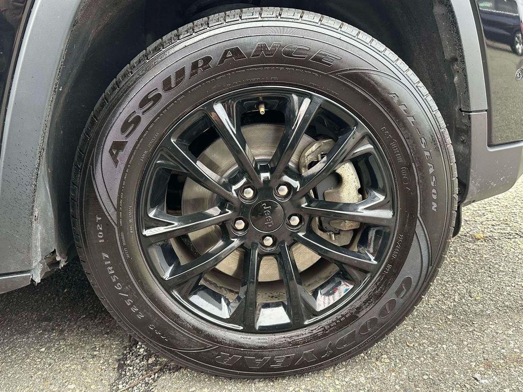 used 2023 Jeep Cherokee car, priced at $18,695