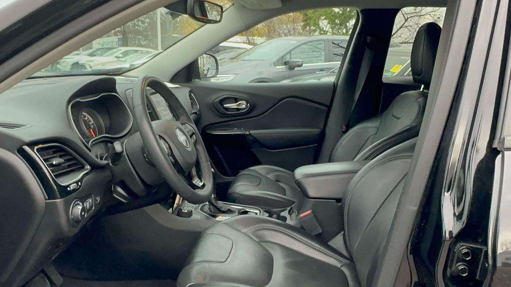 used 2023 Jeep Cherokee car, priced at $18,695