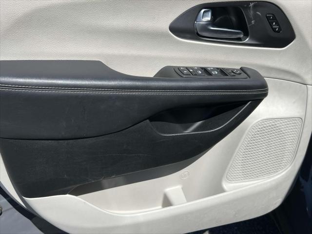 used 2023 Chrysler Pacifica car, priced at $19,995