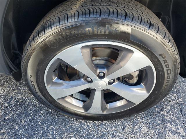 used 2019 Jeep Cherokee car, priced at $17,490