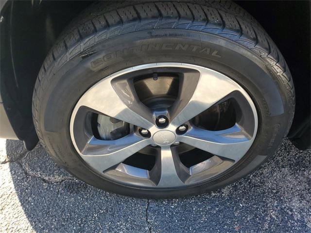 used 2019 Jeep Cherokee car, priced at $17,490