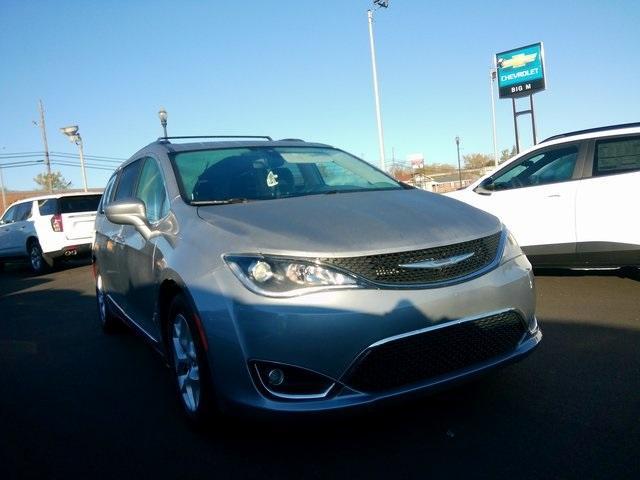 used 2017 Chrysler Pacifica car, priced at $11,500