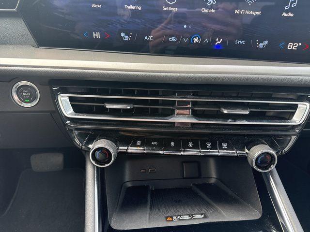 used 2025 Chevrolet Traverse car, priced at $37,900