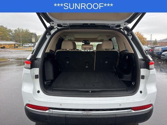 used 2022 Jeep Grand Cherokee car, priced at $29,900