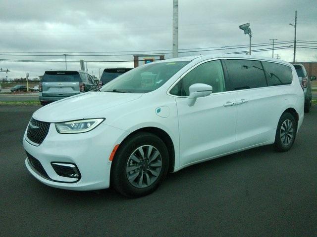 used 2022 Chrysler Pacifica Hybrid car, priced at $25,000