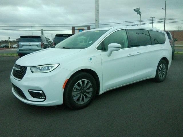 used 2022 Chrysler Pacifica Hybrid car, priced at $25,000