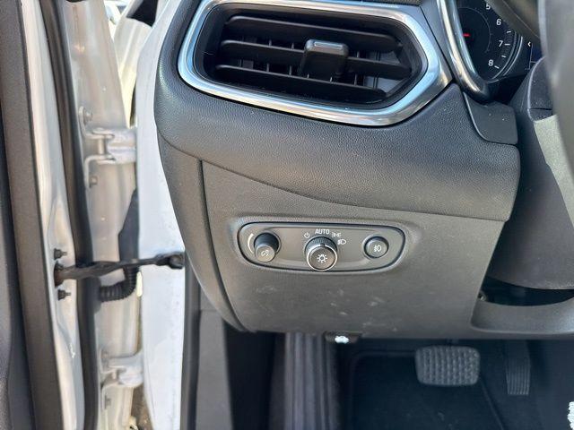 used 2021 Chevrolet Equinox car, priced at $18,800