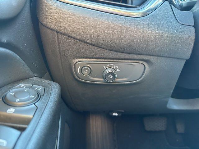 used 2022 Chevrolet Equinox car, priced at $19,000