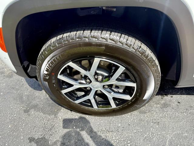 new 2025 Jeep Grand Cherokee L car, priced at $44,940