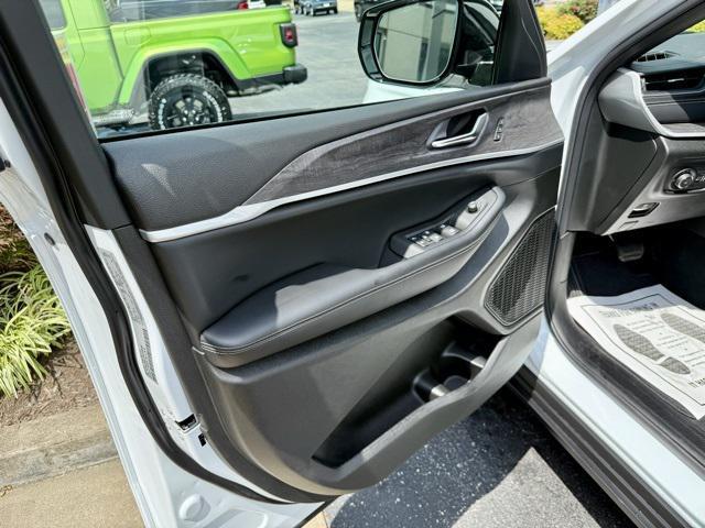new 2025 Jeep Grand Cherokee L car, priced at $44,940
