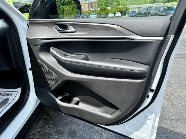new 2025 Jeep Grand Cherokee L car, priced at $44,940