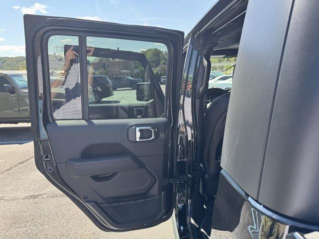 new 2025 Jeep Gladiator car, priced at $55,590