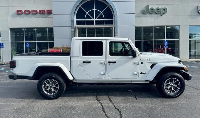 new 2025 Jeep Gladiator car, priced at $46,657