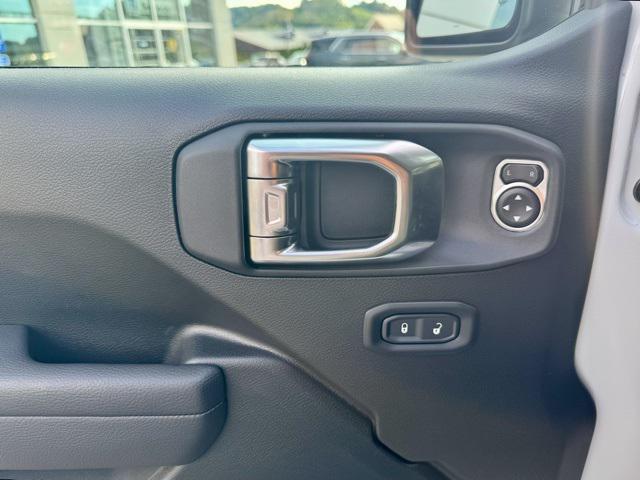 new 2025 Jeep Gladiator car, priced at $46,657