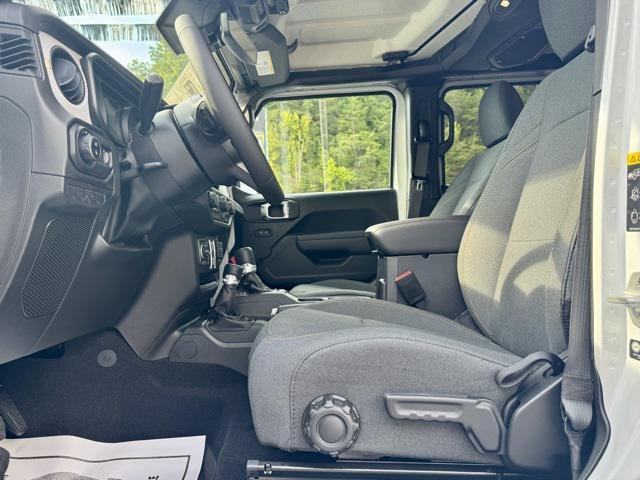 new 2025 Jeep Gladiator car, priced at $46,657