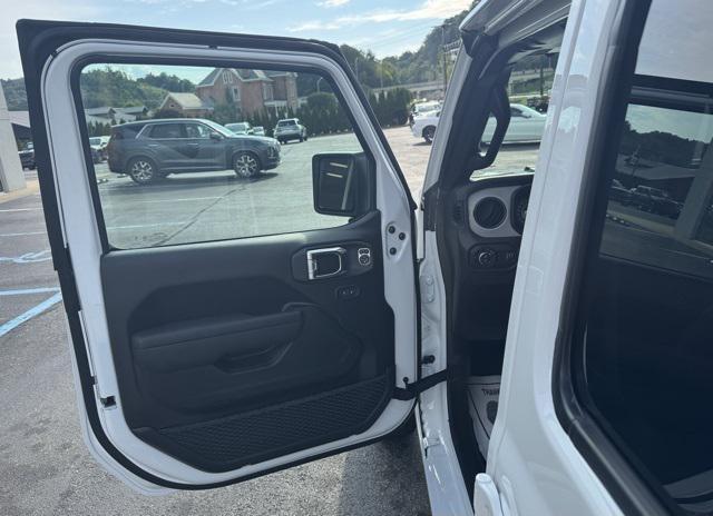 new 2025 Jeep Gladiator car, priced at $46,657