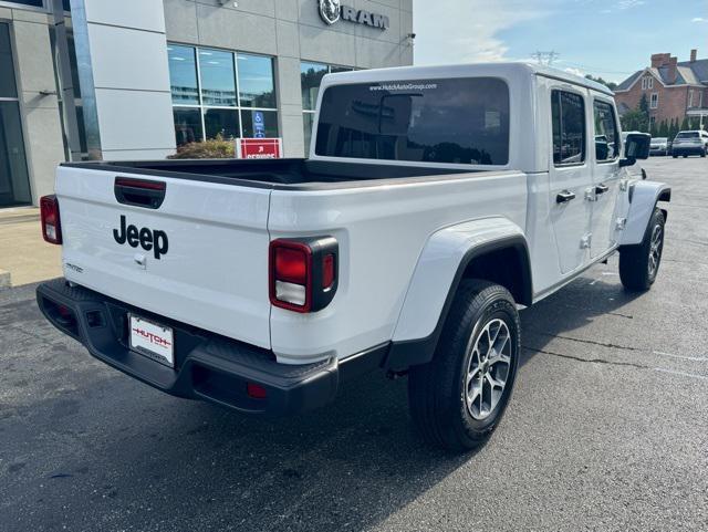new 2025 Jeep Gladiator car, priced at $46,657