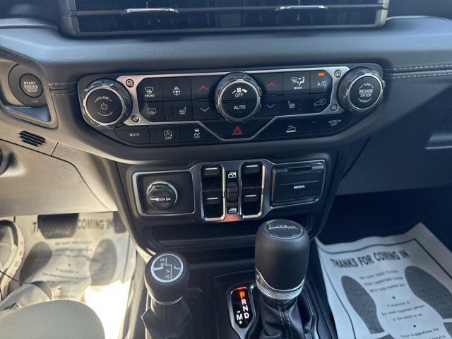 new 2025 Jeep Gladiator car, priced at $46,532