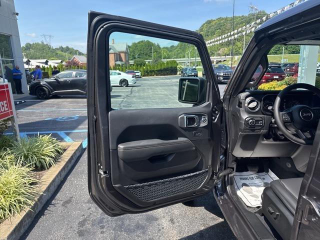 new 2025 Jeep Gladiator car, priced at $46,532