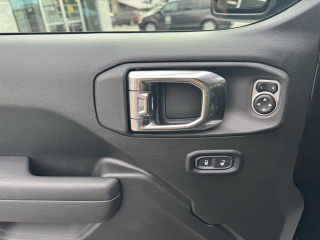 new 2025 Jeep Gladiator car, priced at $45,704