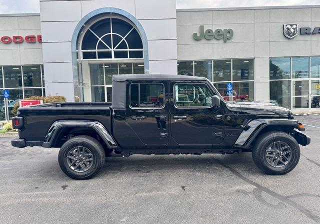 new 2025 Jeep Gladiator car, priced at $45,704