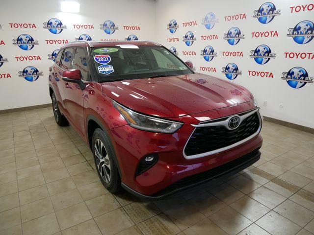 used 2021 Toyota Highlander car, priced at $31,923