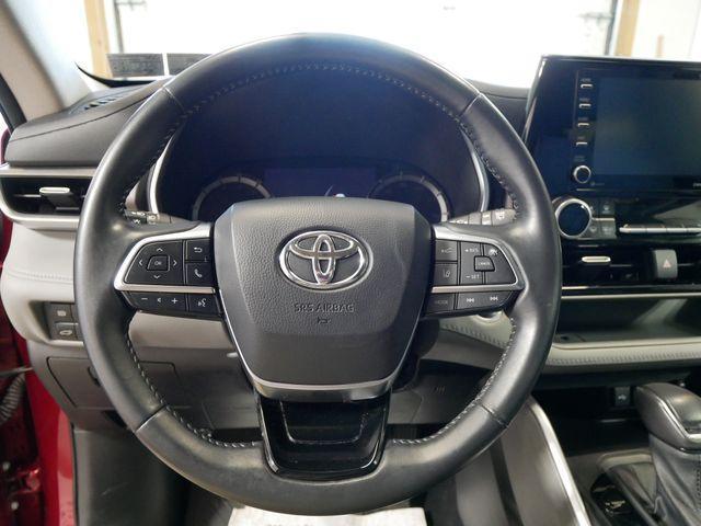 used 2021 Toyota Highlander car, priced at $31,923