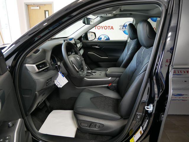 new 2024 Toyota Highlander Hybrid car, priced at $50,197