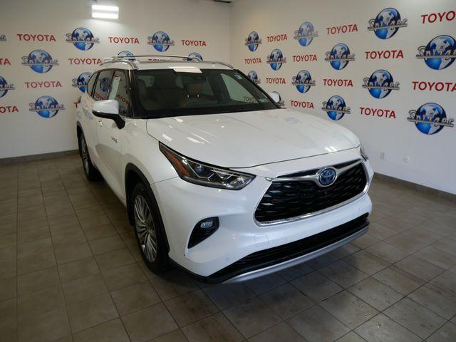 used 2021 Toyota Highlander Hybrid car, priced at $37,982