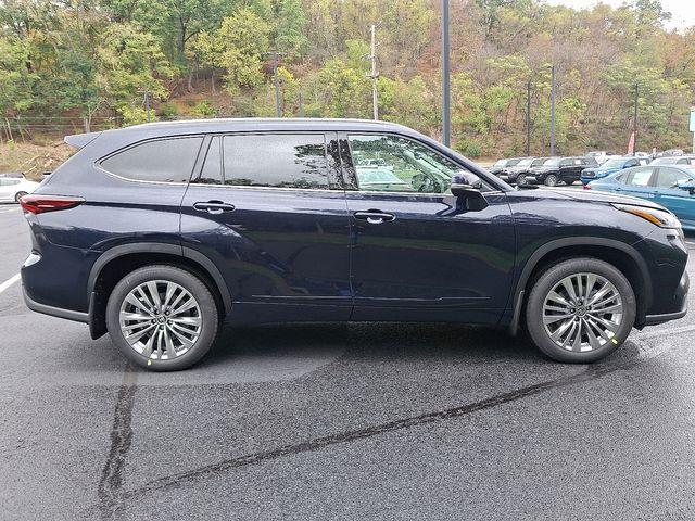 new 2025 Toyota Highlander car, priced at $56,207