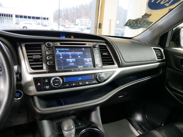 used 2019 Toyota Highlander car, priced at $25,491